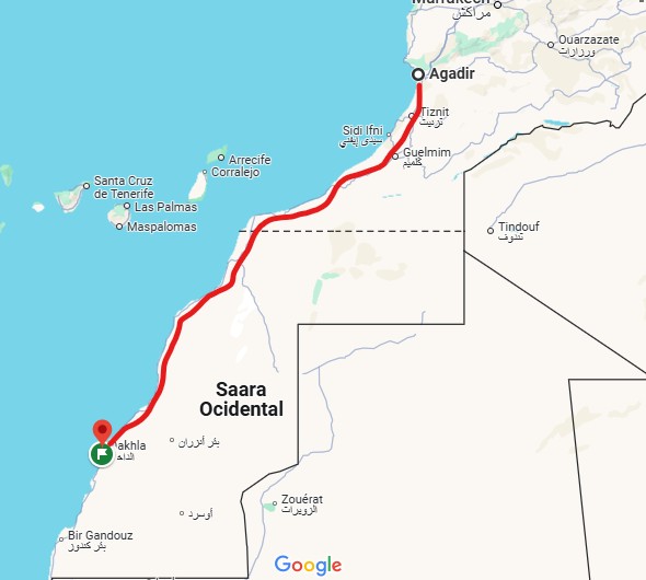 Trecho de &ocirc;nibus entre Agadir e Dakhla no Saara Ocidental, Marrocos. Mapa da rota.